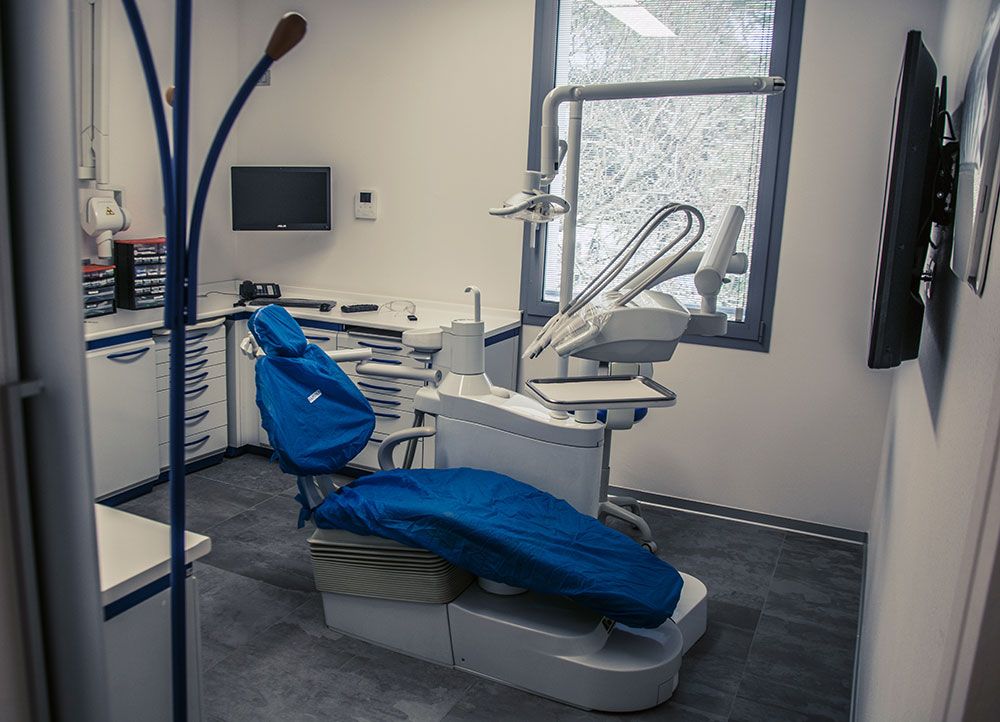 Dentista-sala-blu-color-1-(1-di-1)