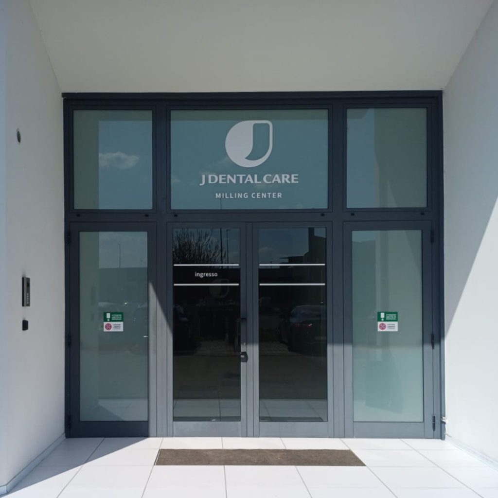 J DENTAL CARE S.R.L. (Laboratori odontoiatrici)